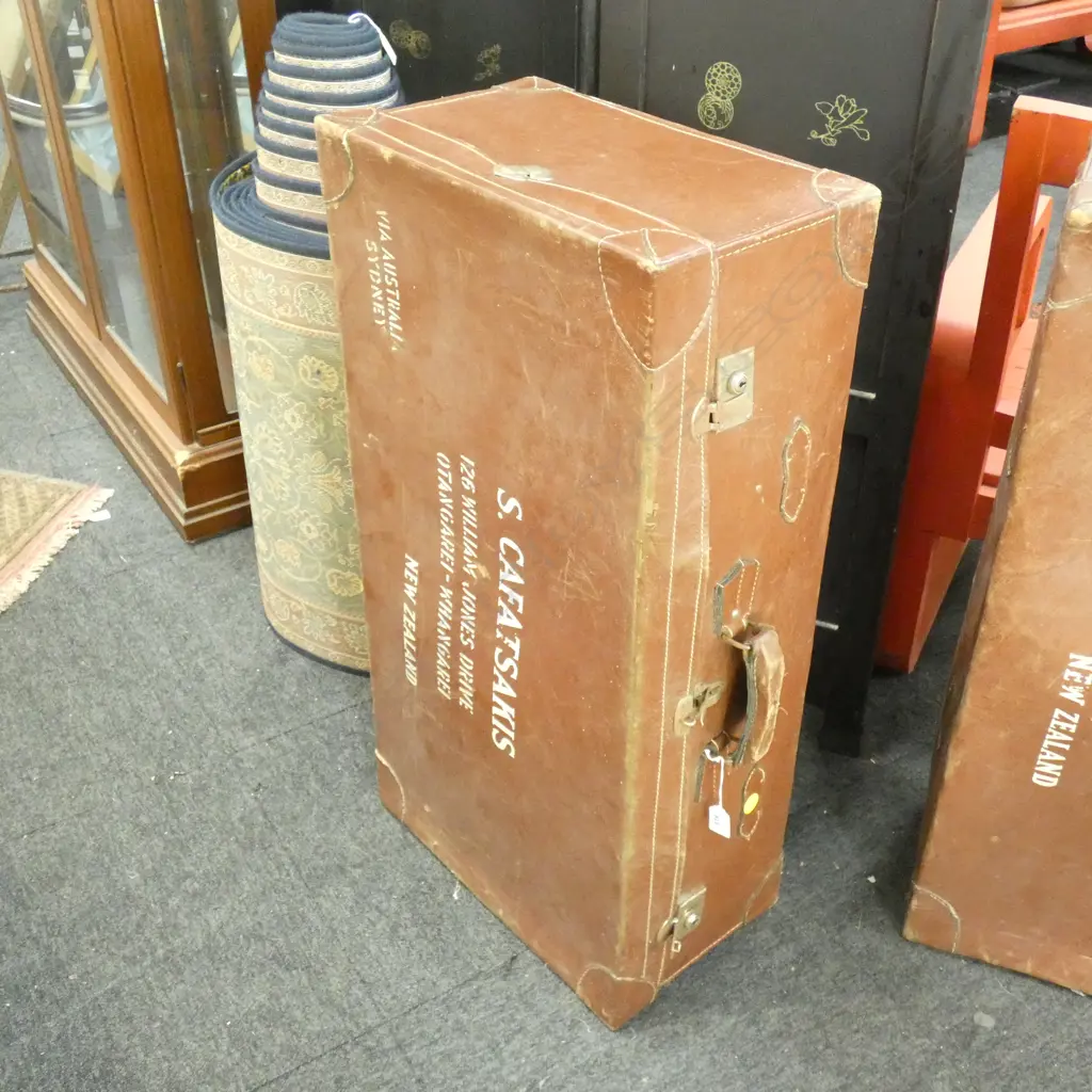 LG LEATHER SUITCASE WITH PRINTED NAMES / NZ / SYDNEY ETC. 900 X 470 X 280MM Image 1++