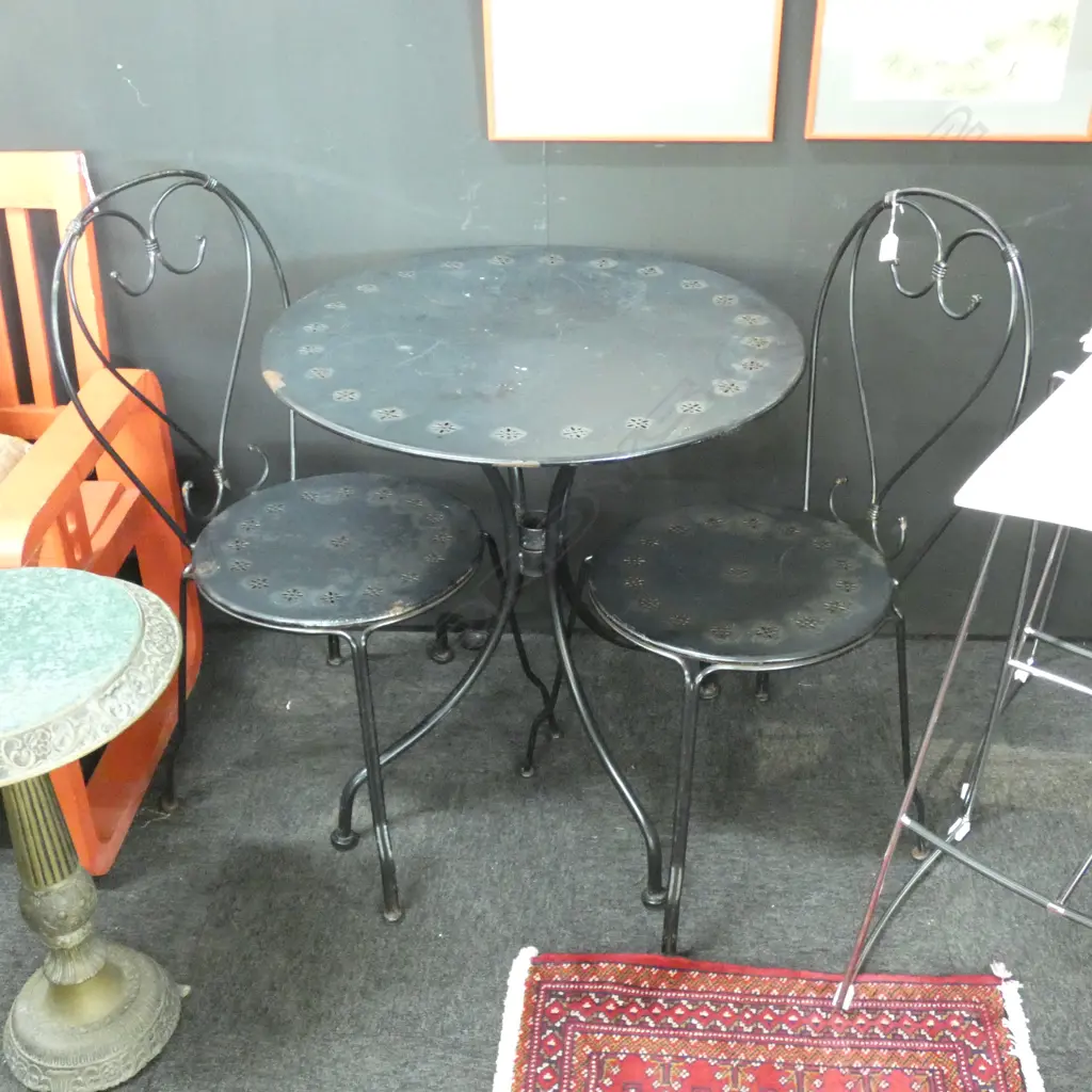 BLACK METAL PATIO TABLE & PR CHAIRS  Image 1++