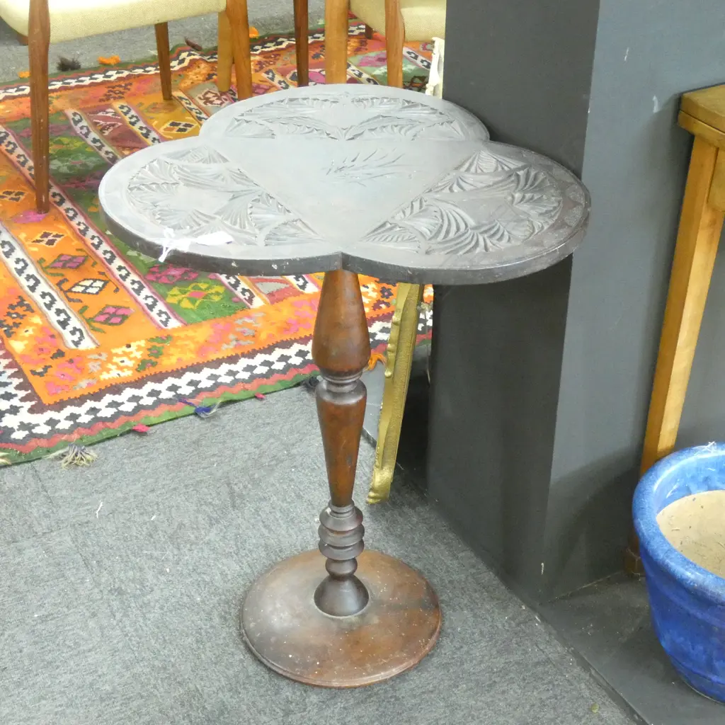 CHIP CARVED COLONIAL TABLE H.700mm Image 1++