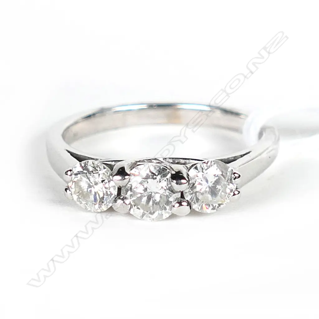 18CT WHITE GOLD 3 STONE 1ct DIAMOND RING Image 1++