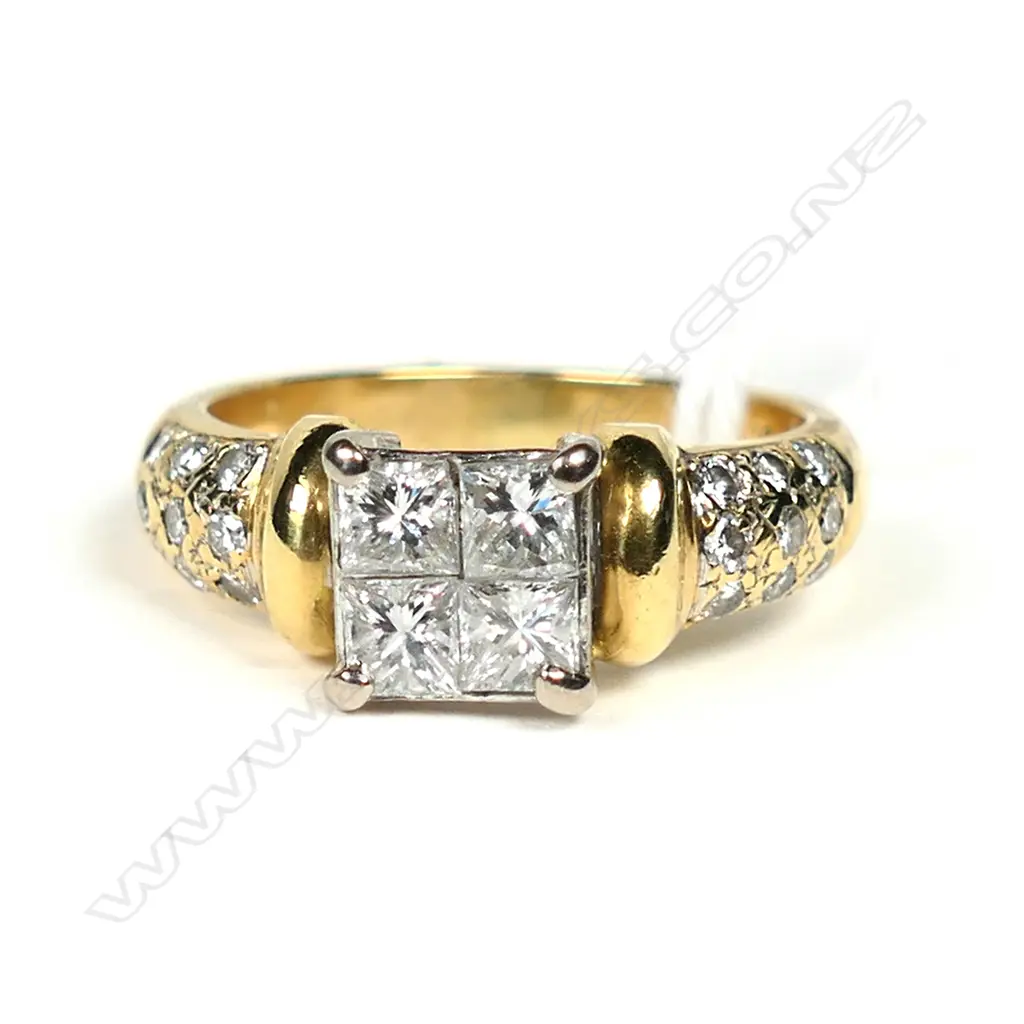 18CT Y/GOLD DIAMOND CLUSTER RING, Image 1++