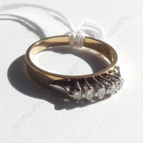 9CT GOLD FIVE STONE DIAMOND RING (VALUATION)