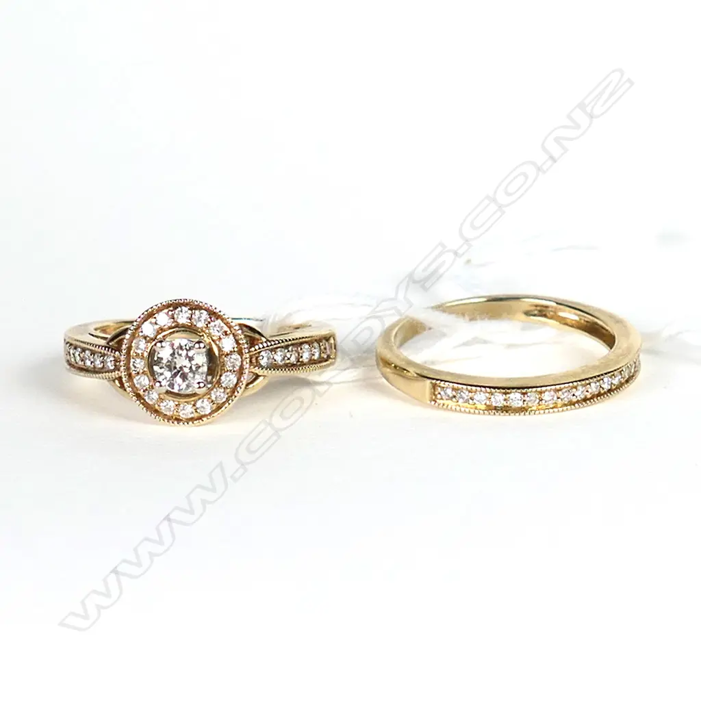 10CT GOLD & DIAMOND CLUSTER & WEDDING RING SET Image 1++