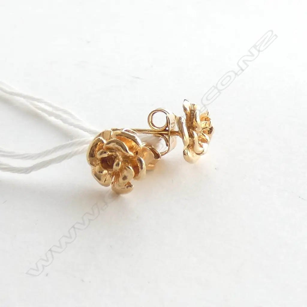(16156) 9ct PR FLOWER HEAD EARRINGS Image 1++