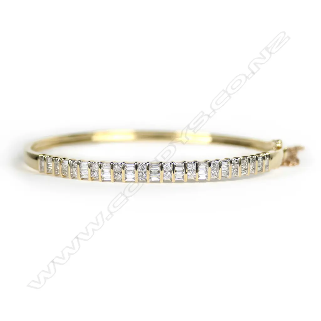 10CT GOLD FANCY 1ct DIAMOND SET BANGLE.... Image 1++