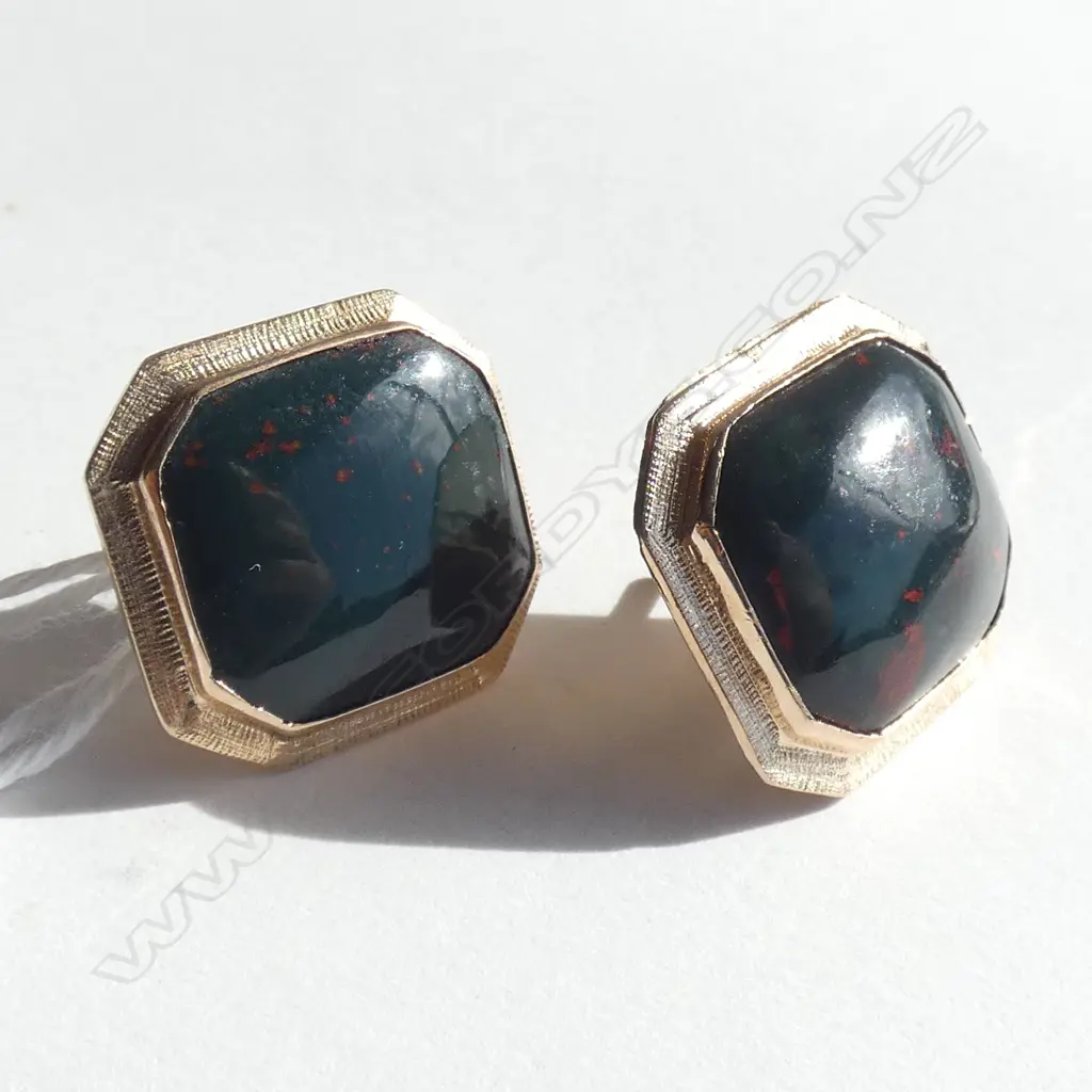 PAIR OF 9CT GOLD AND BLOODSTONE EARRINGS Image 1++