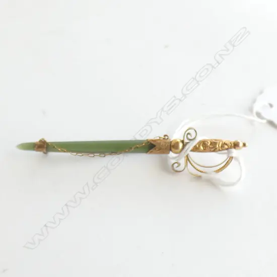 (16161) 9CT GOLD & POUNAMU SWORD BROOCH