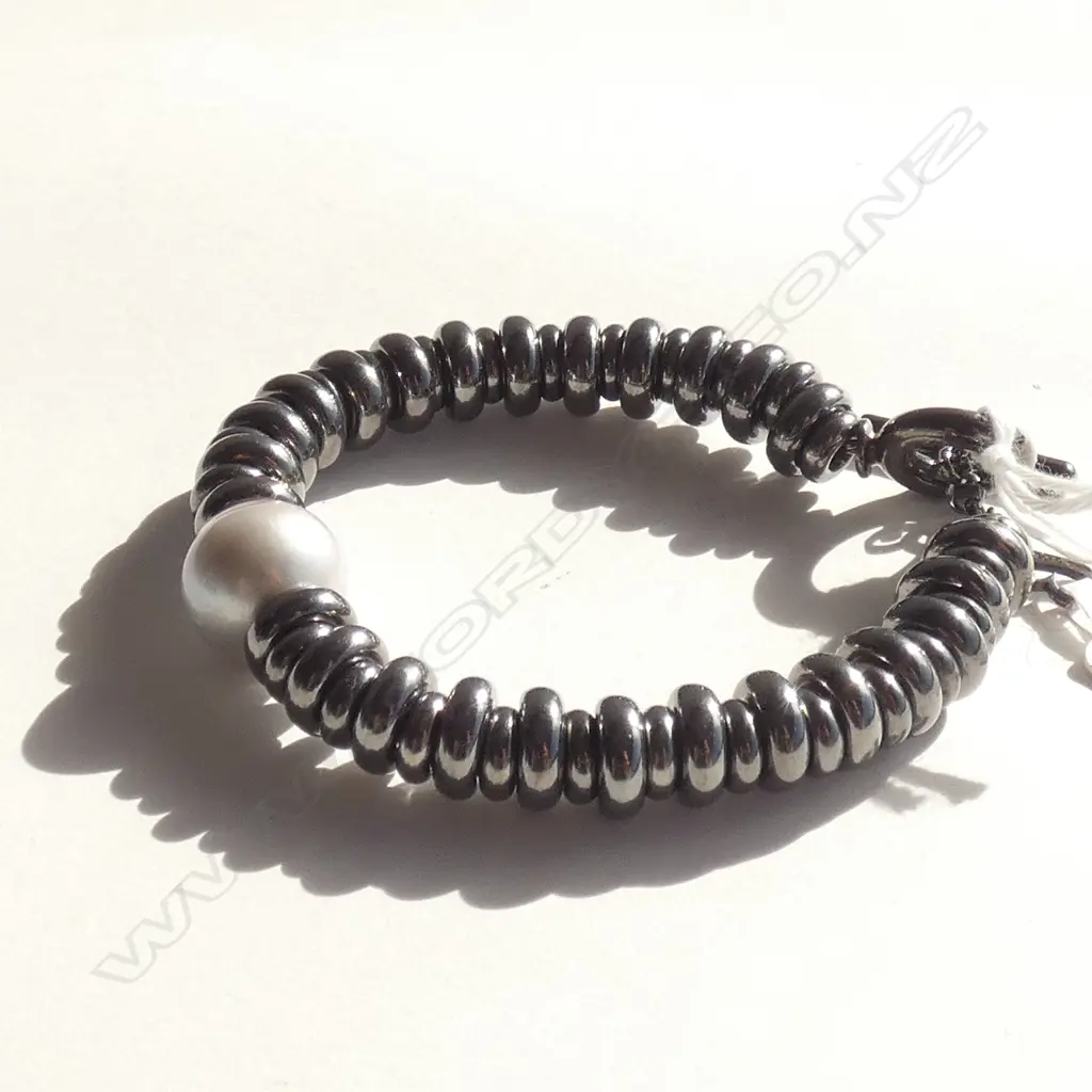 OXIDISED SILVER AND PEARL BRACELET Image 1++