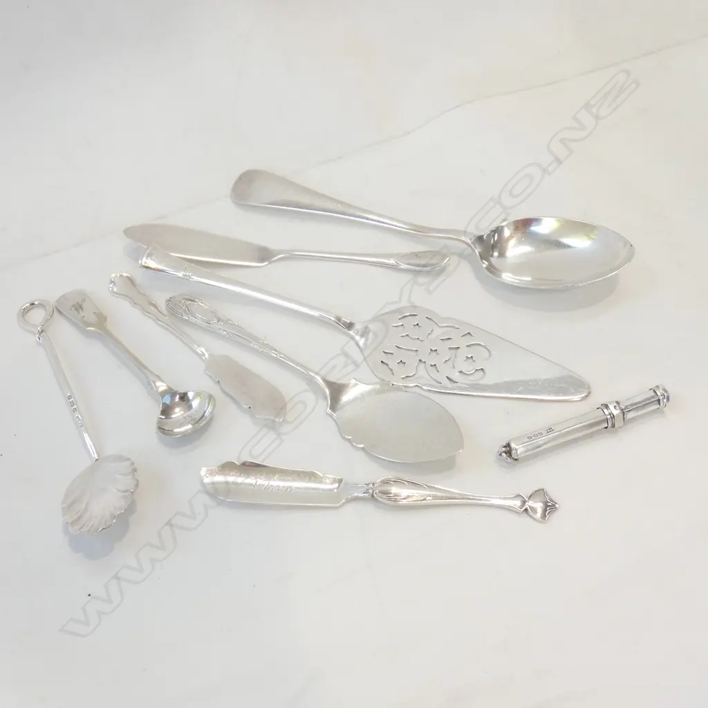 8 ASST STG SILVER SPOONS + PENCIL HOLDER 179 GRAMS Image 1++