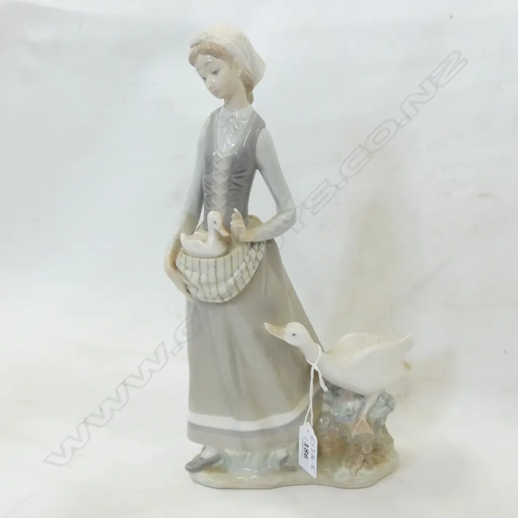 LLADRO GOOSE GIRL FIGURINE H.315mm. Image 1++