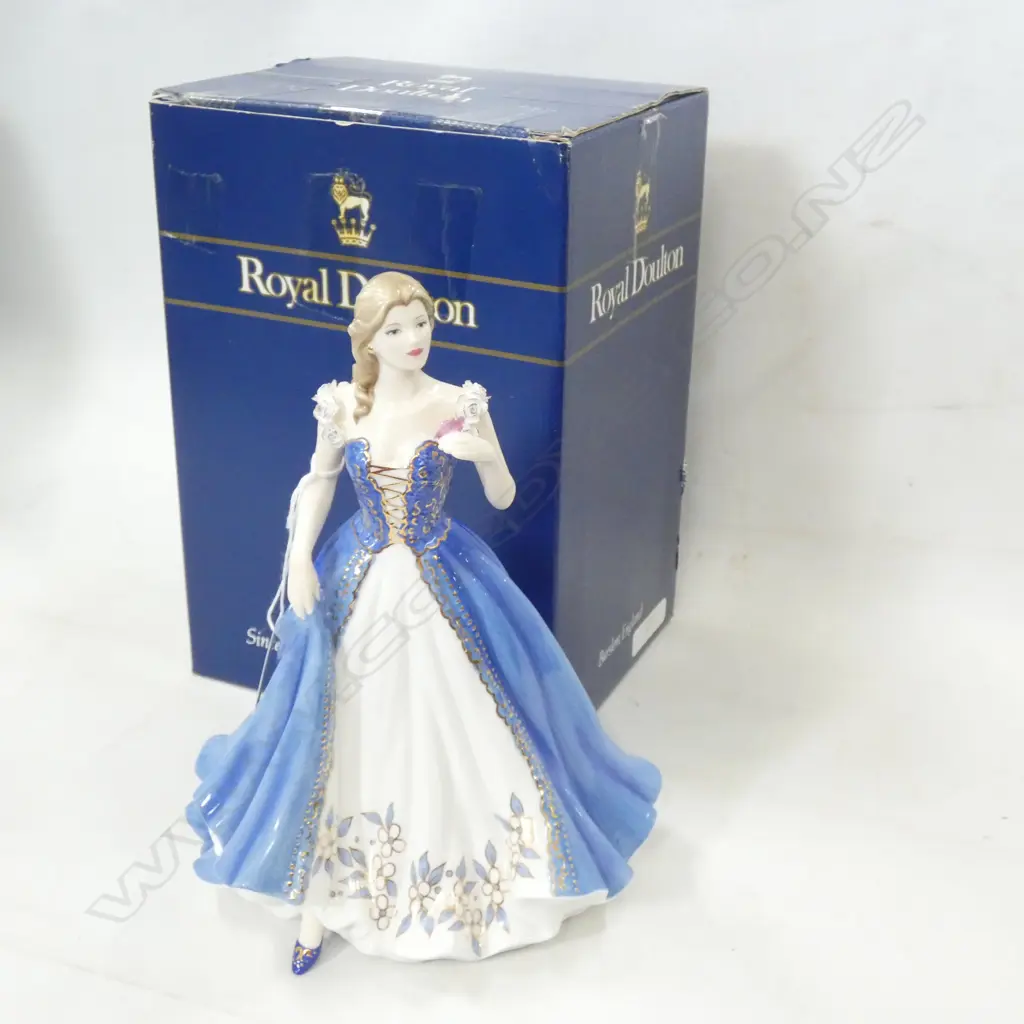 ROYAL DOULTON LADY OF THE YEAR 07 FIGURINE 'LOUISA' H.230MM IN ORIGINAL BOX Image 1++
