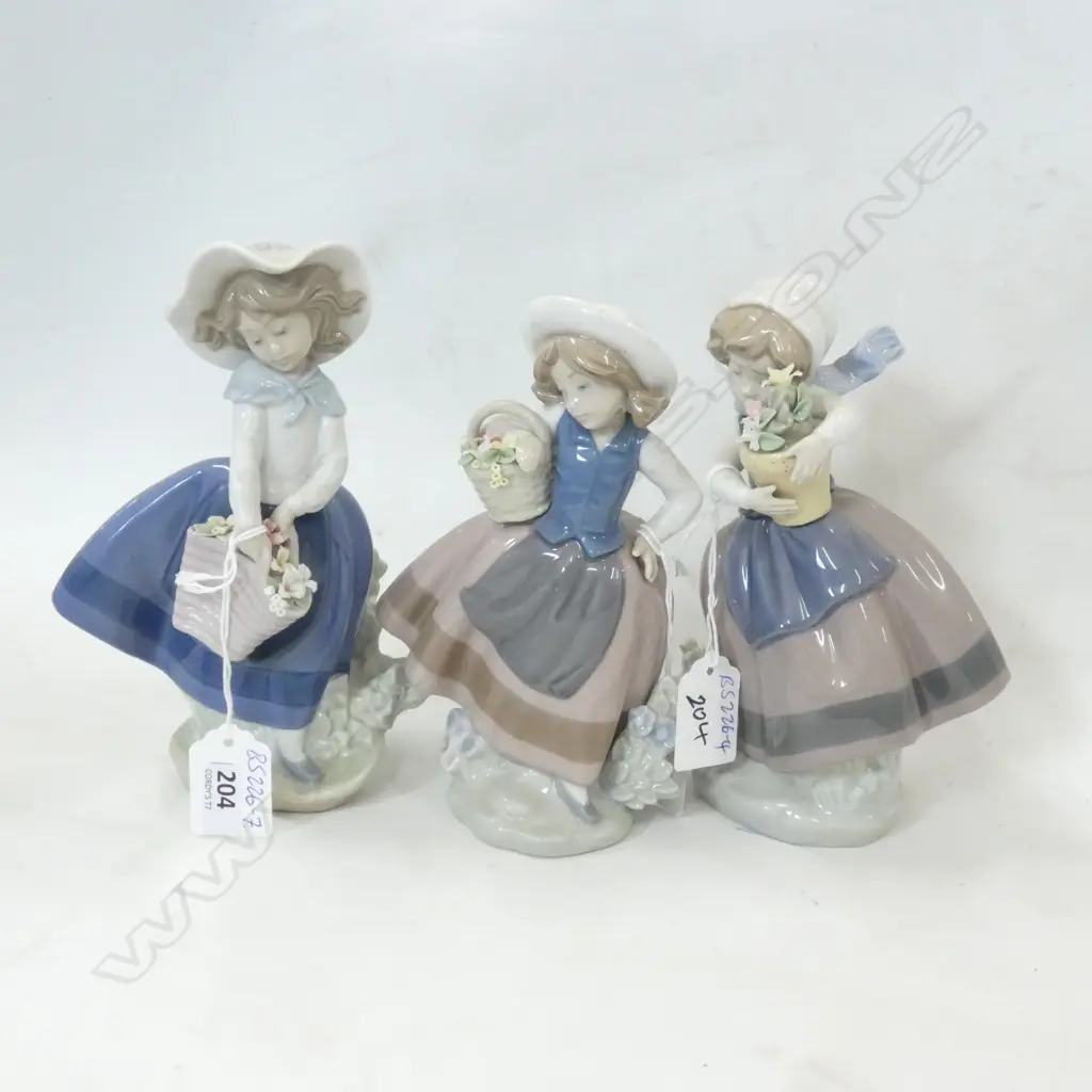 LLADRO GIRL W FLOWERS FIGURINE H.180mm Image 1++