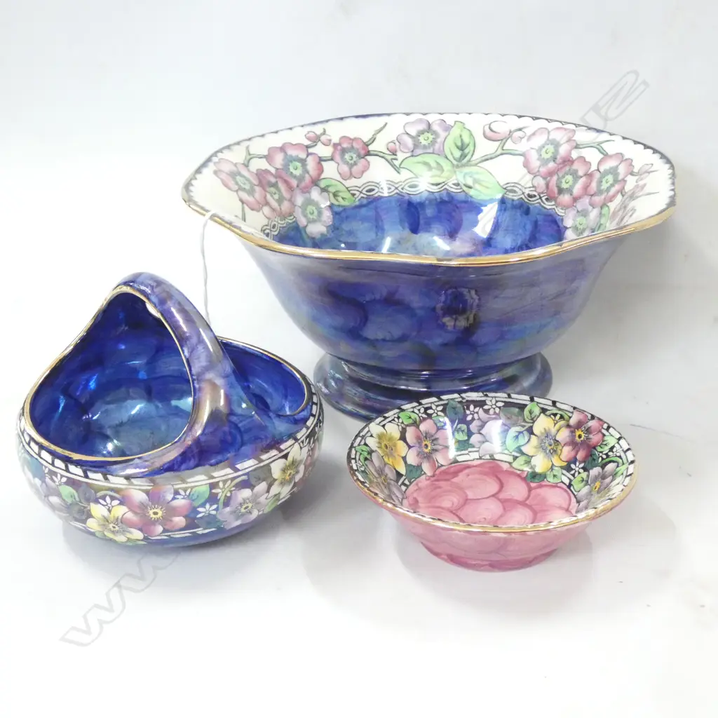 3 PCES MALING THUMPBRINT; BLUE FOOTED BOWL (DIA 225MM) BLUE BASKET DISH & SM PINK DISH (DIA 105MM) Image 1++