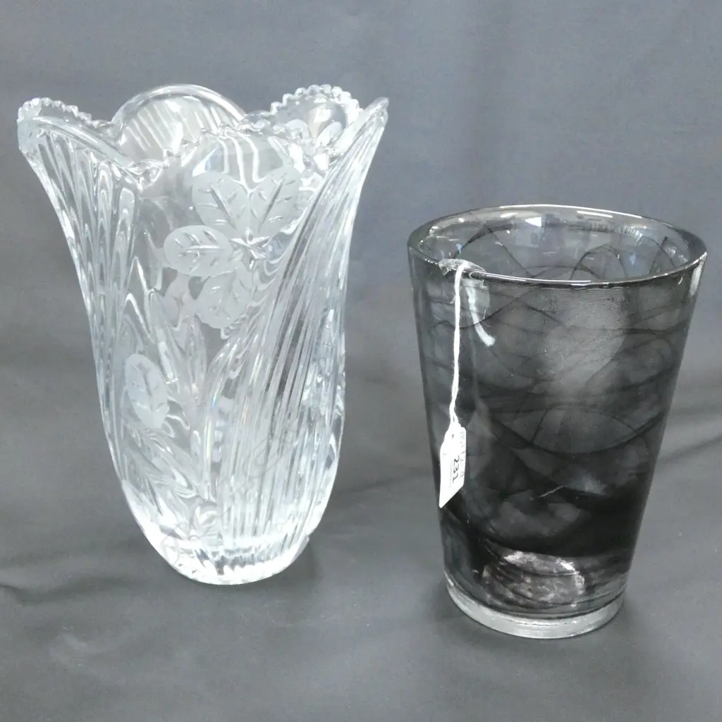 2 LG GLASS VASES; ONE KOSTA BODA GREY SWIRL UHV SERPENT ON BASE H. 185MM & CUT GLASS H. 250MM Image 1++