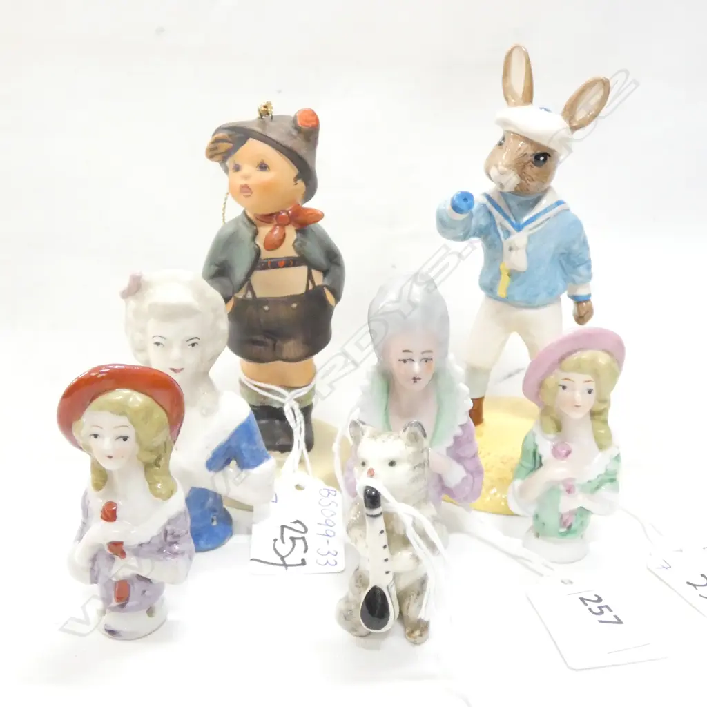 SM FIGURINES; ROYAL DOULTON BUNNYKINS / HUMMEL  / BESWICK CAT / 4 HALF DOLLS H. 70MM Image 1++
