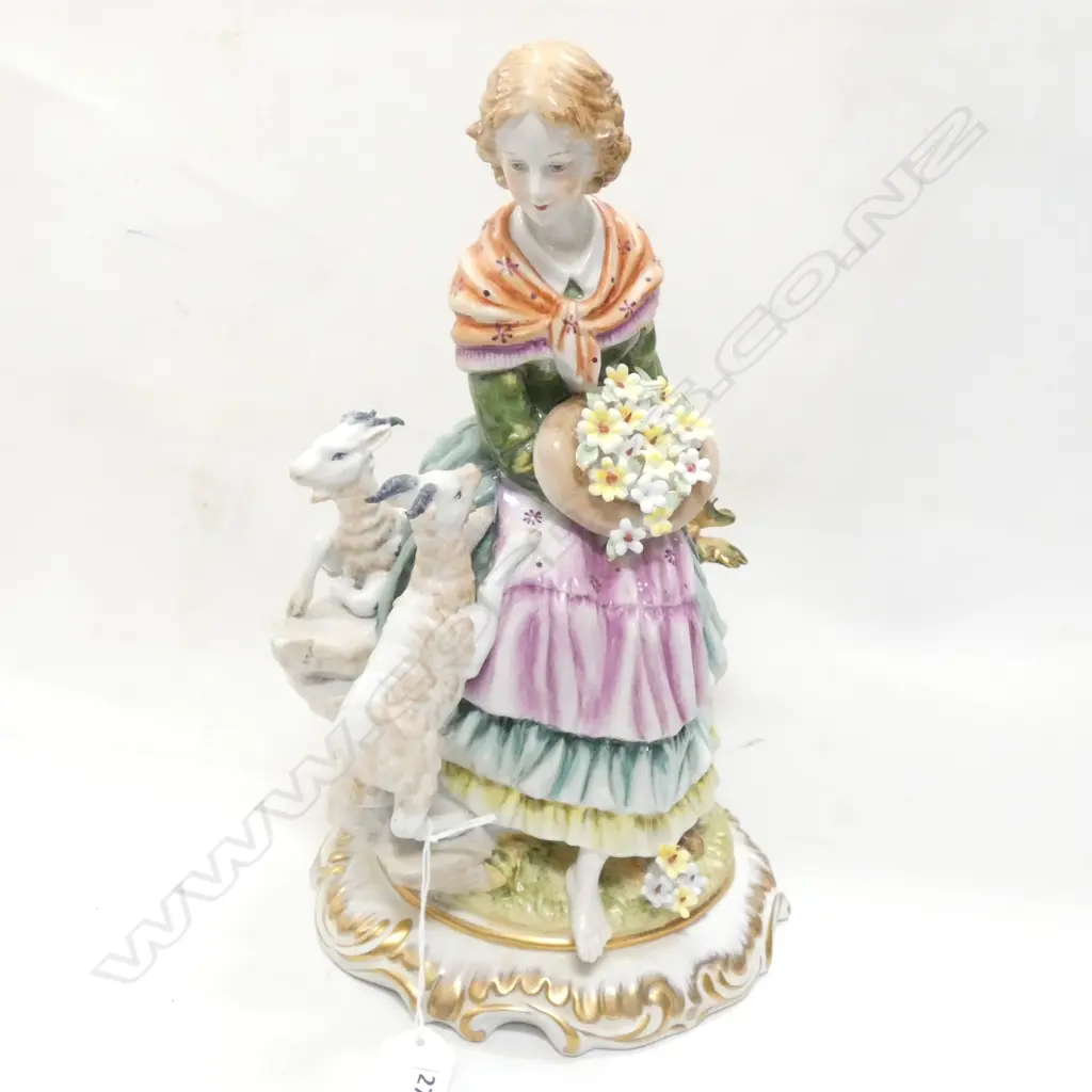 RIESHA FIGURE w. GOATS H.300mm Image 1++