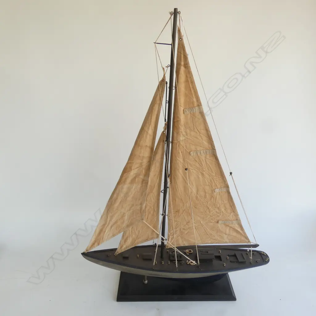 REPRODUCTION POND YACHT Image 1++