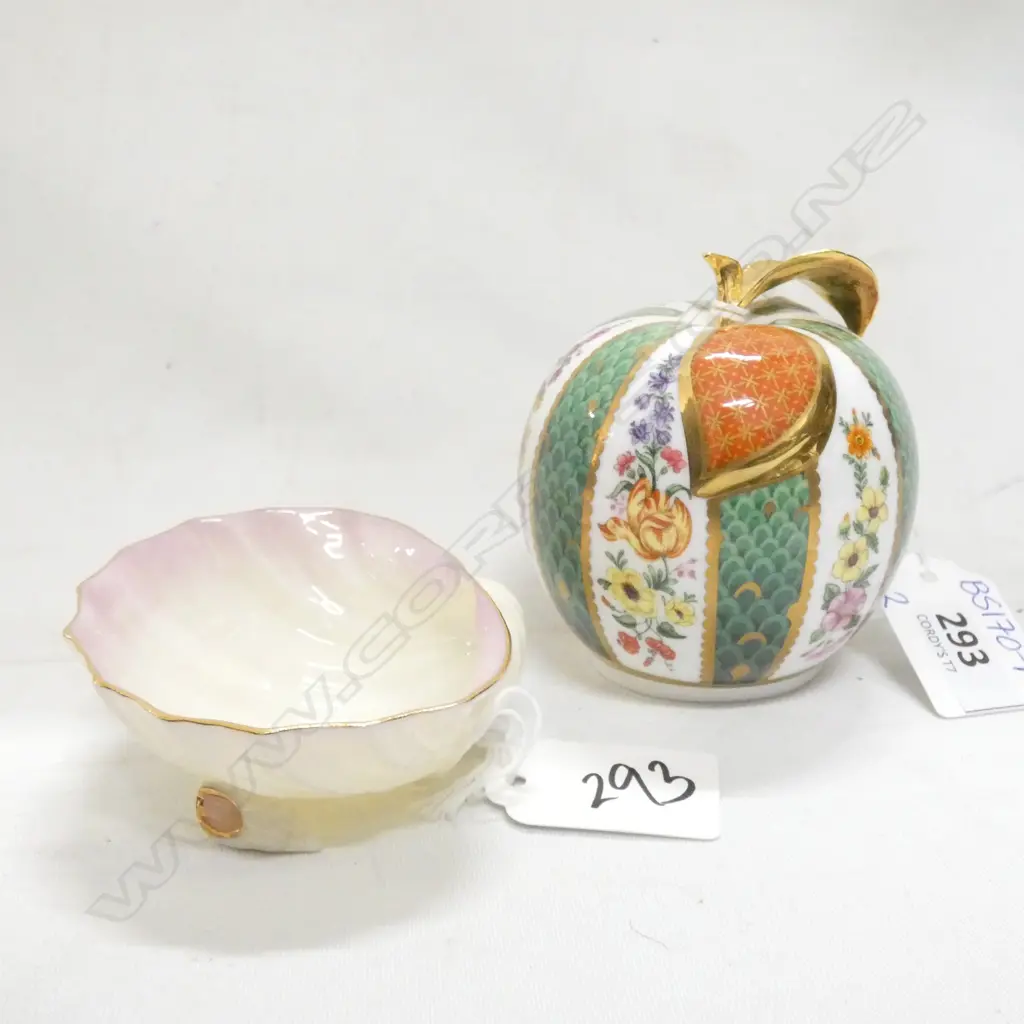 ROYAL WORCESTER IMARI APPLE CANDLE SNUFFER (H 90MM) + BELLEEK GOLD GILDED & PINK SHELL DISH (W. 70MM) Image 1++