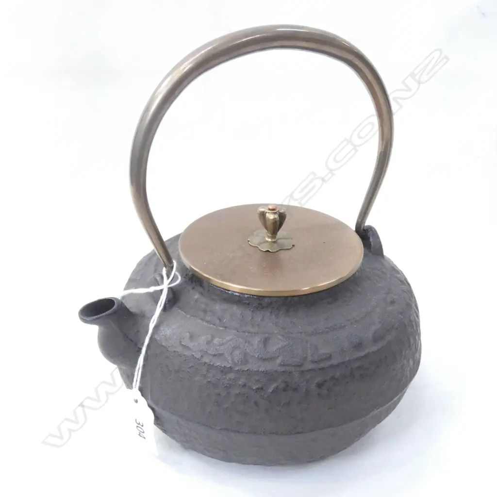 JAPANESE IRON TEAPOT 170mm dia Image 1++