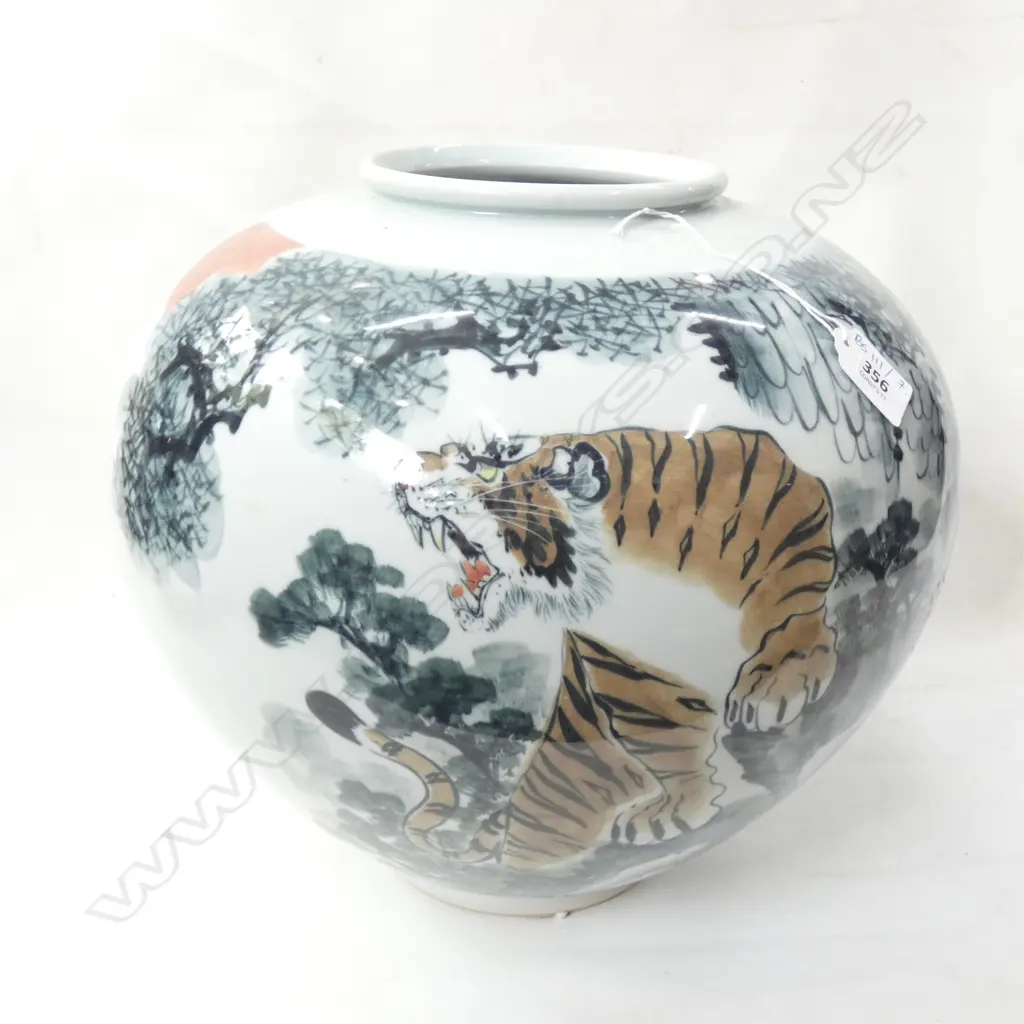 LARGE ORIENTAL VASE w. TIGER 340mm dia H.320mm Image 1++