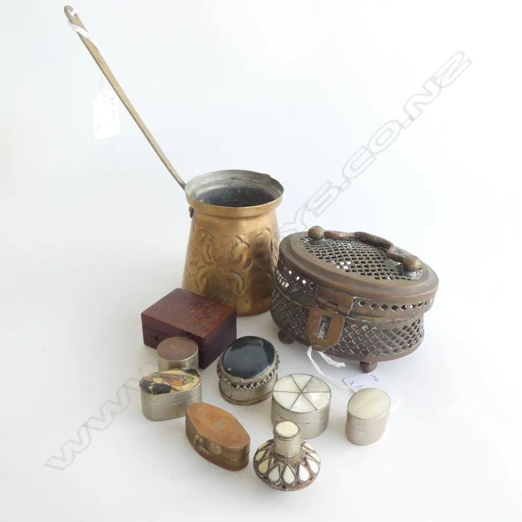 9 ASST. LIDDED CONTAINERS + COPPER POT Image 1++