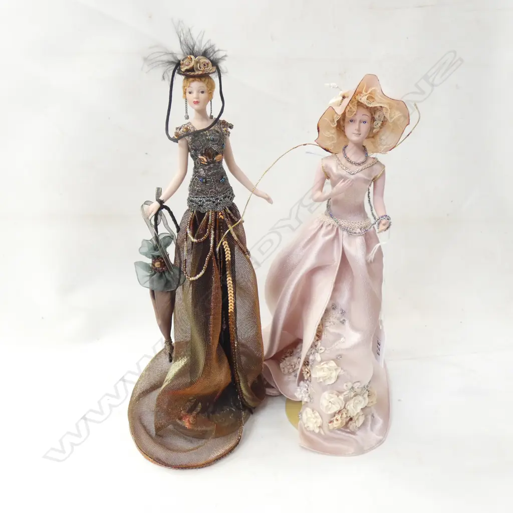 PR SM PORCELAIN COSTUMED LADIES ON STANDS H. 310MM Image 1++