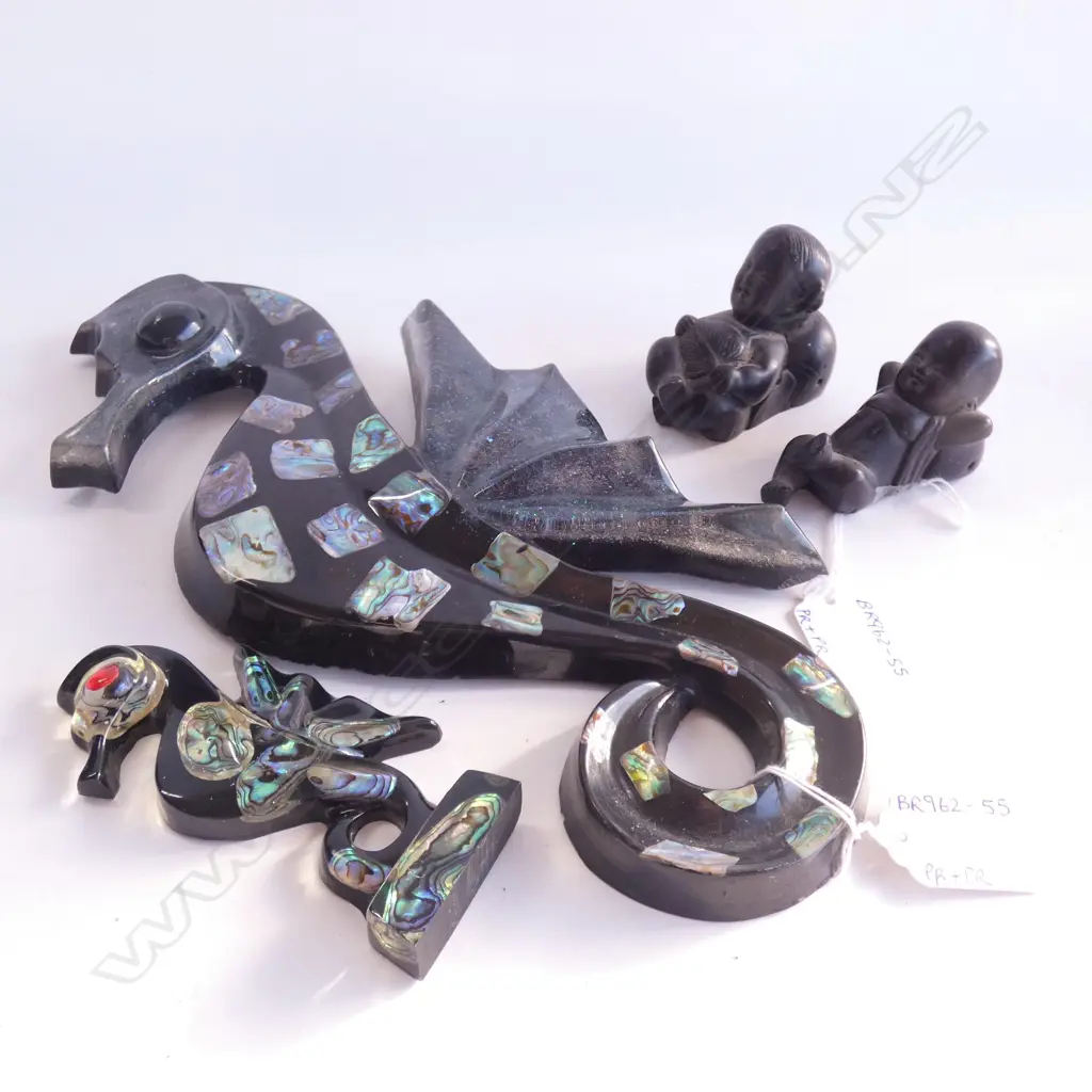 2 PAUA SHELL & RESIN SEAHORSES (LARGEST H. 300MM) & PR CARVED ORIENTAL FIGURES L 80MM Image 1++