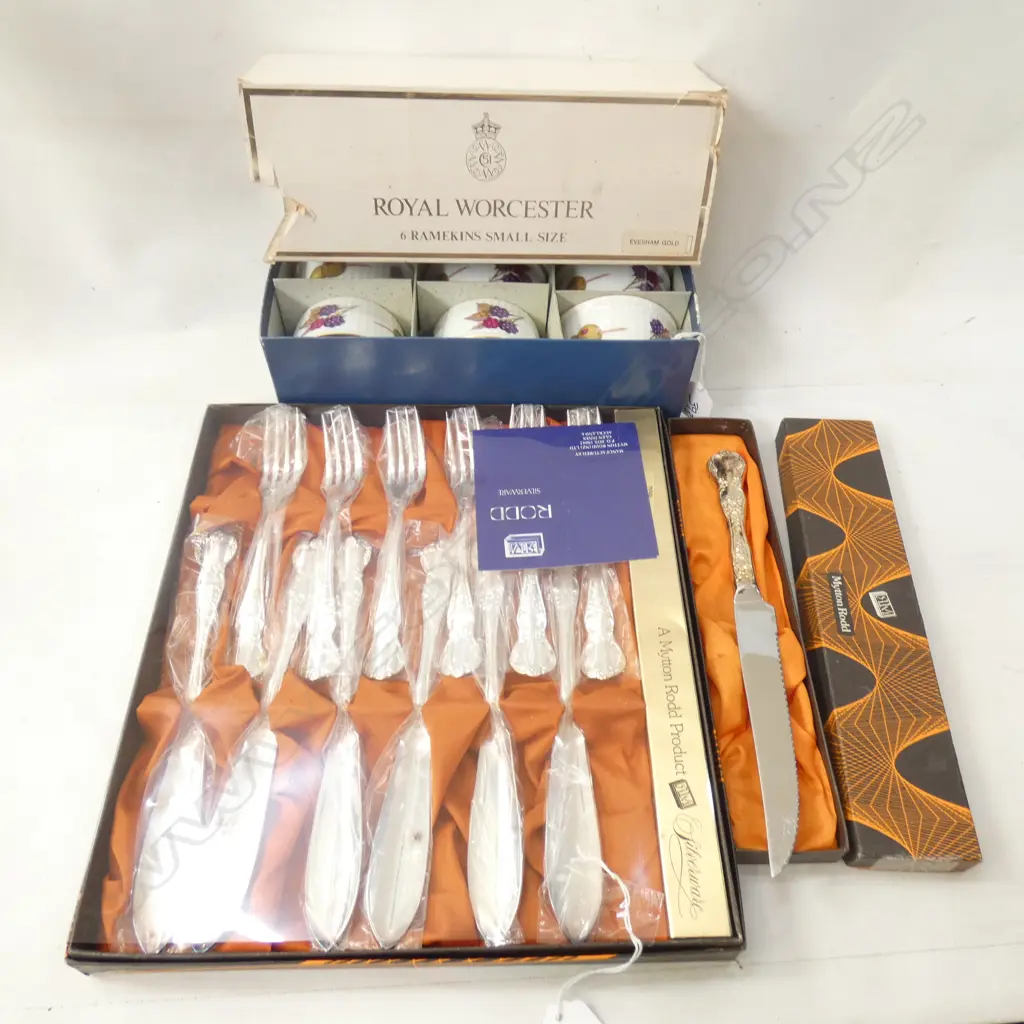 RODD CAKE KNIFE & 12PC FISH CUTLERY SET + 6 ROYAL WORCESTER SM RAMEKINS - ALL IN ORIGINAL BOXES Image 1++
