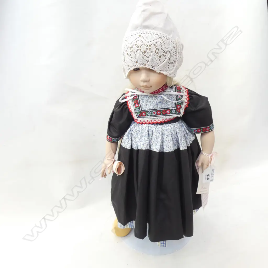 PAULINE'S LTD ED. DOLL 'LISELOTTE' DUTCH GIRL - ON STAND H. 520MM - WITH CERTIFICATE Image 1++
