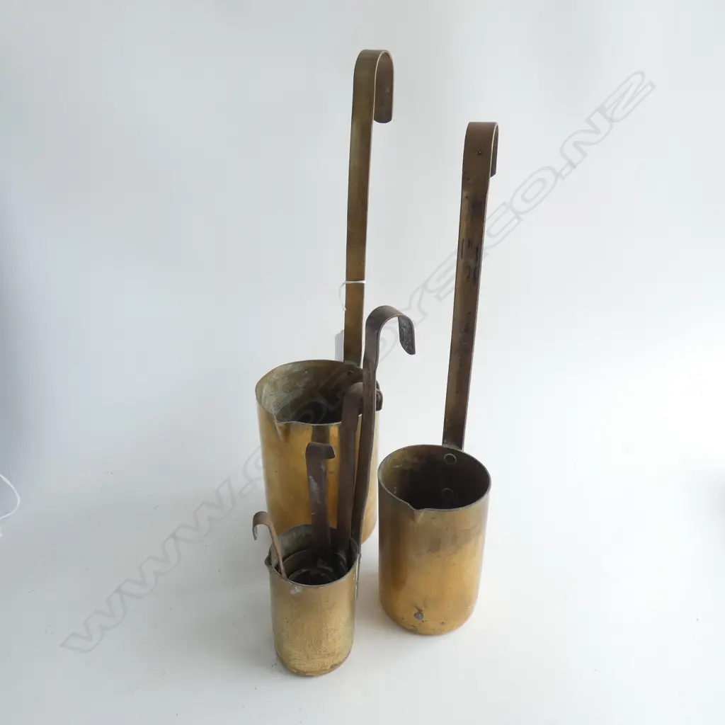 SET OF 6 OLD COPPER SCOOPS H.380mm Image 1++