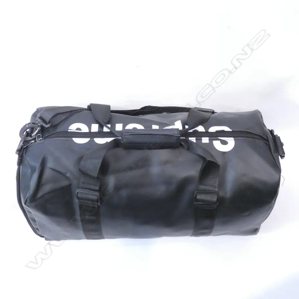 BLACK VINYL COPY FAKE 'SUPREME' BRANDED BAG L.500mm Image 1++