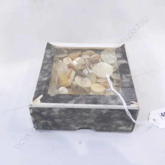 BOX ASST VINTAGE MOP BUTTONS 