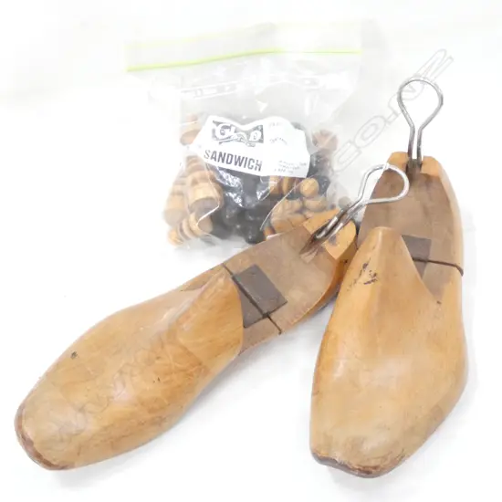 VICTORIAN WOODEN CHESS PIECES (SOME MISSING) & PR WOODEN SHOE TREES (L 250MM)