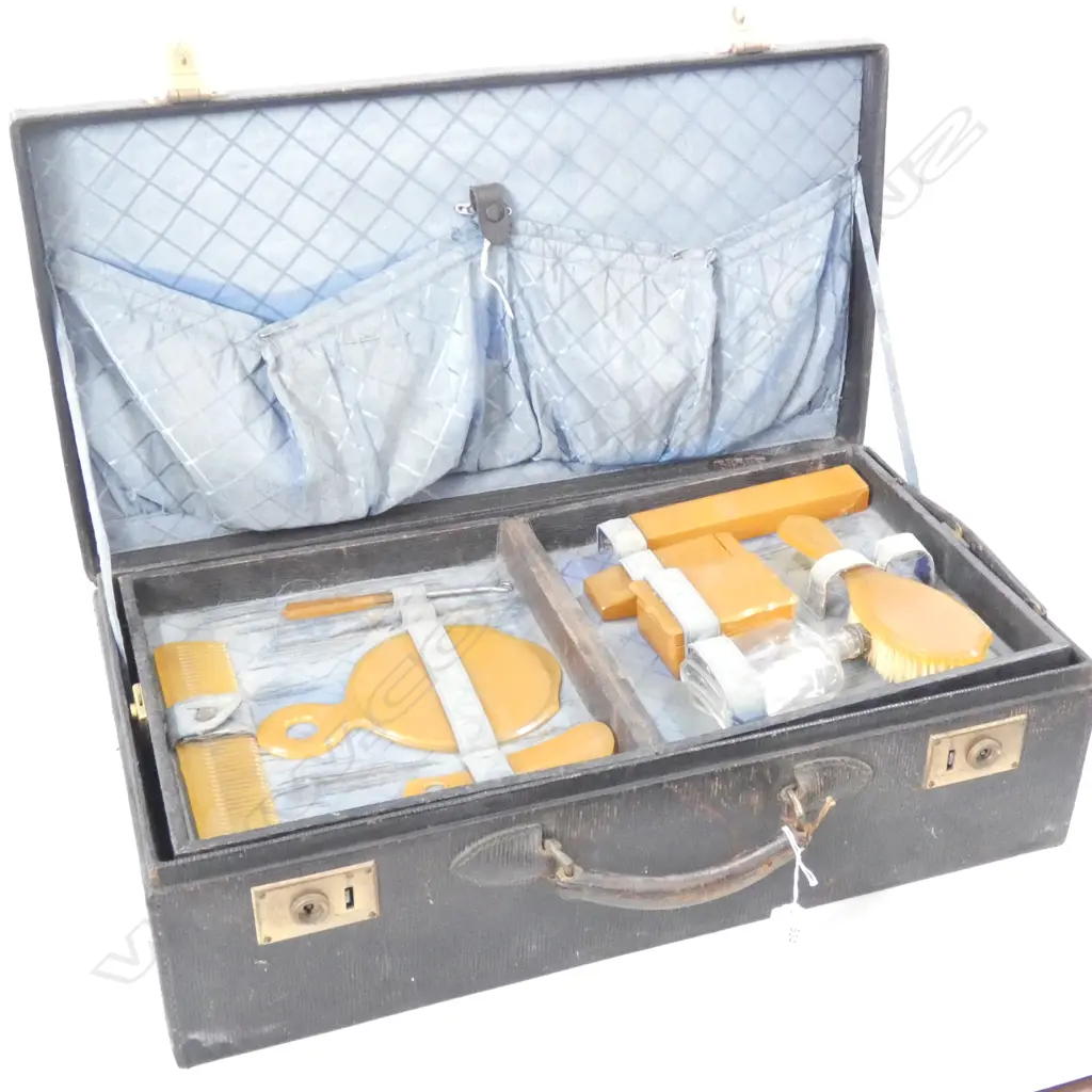 LG TRAVELLING CASED SET; BAKELITE 9 PCE SET... Image 1++