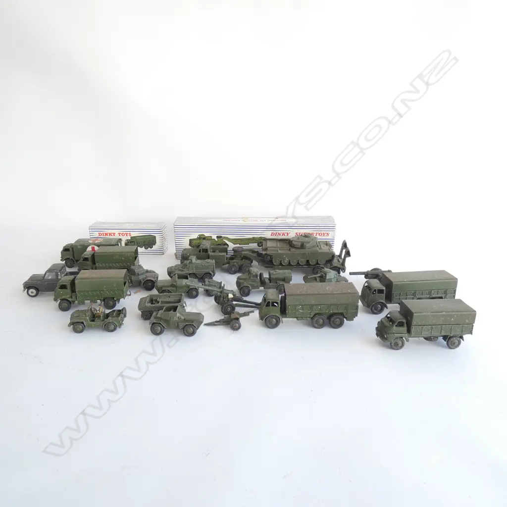 TRAY OF ASST. VINTAGE DINKY MILITARY VEHICLES  Image 1++