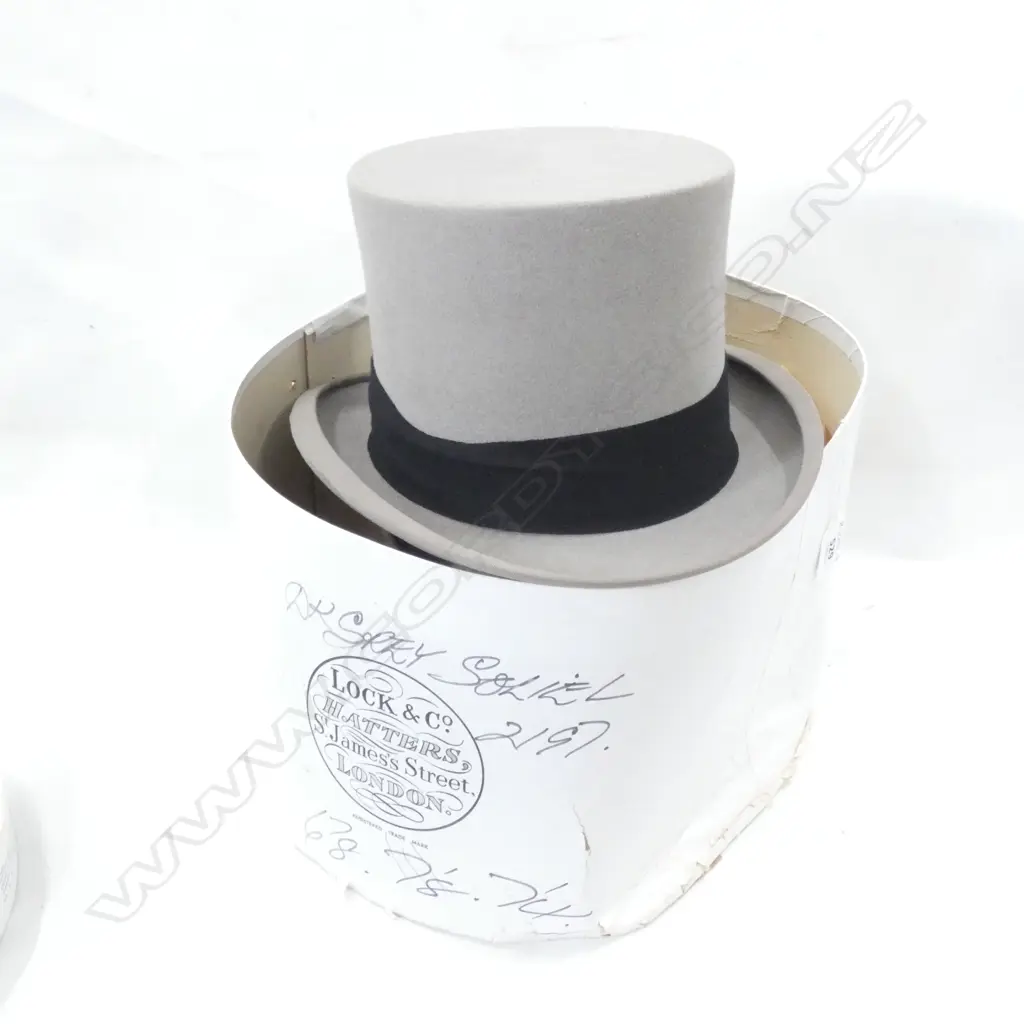 TOP HAT IN ORIGINAL BOX Image 1++