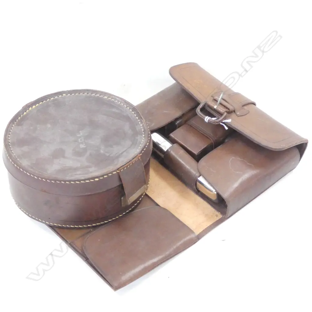 LEATHER SATCHEL w MENS TRAVELLING TOILETRY SET (L 210MM) + LEATHER COLLAR BOX  Image 1++