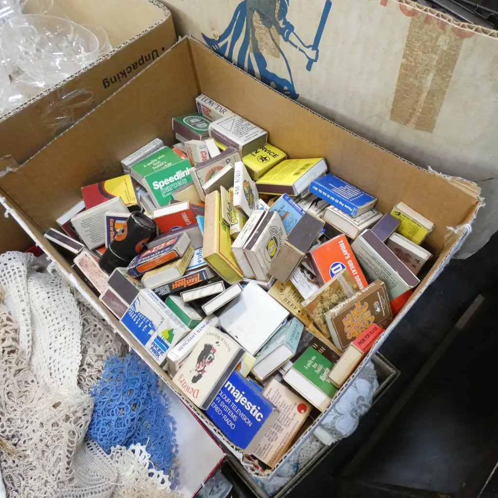 BOX LOT OLD MATCHBOXES Image 1++