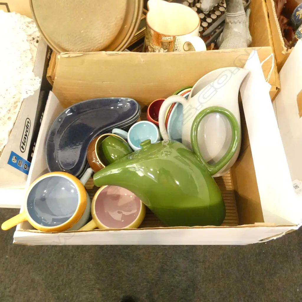 BOX LOT ASST. CERAMICS; STUDIO WARE, MARTIN BOYD, DENBY ETC Image 1++