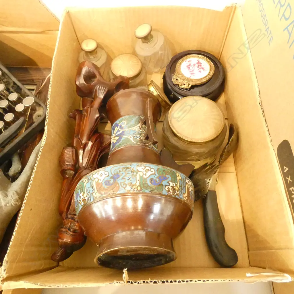 BOX ASST ORIENTAL ITEMS ETC.. Image 1++