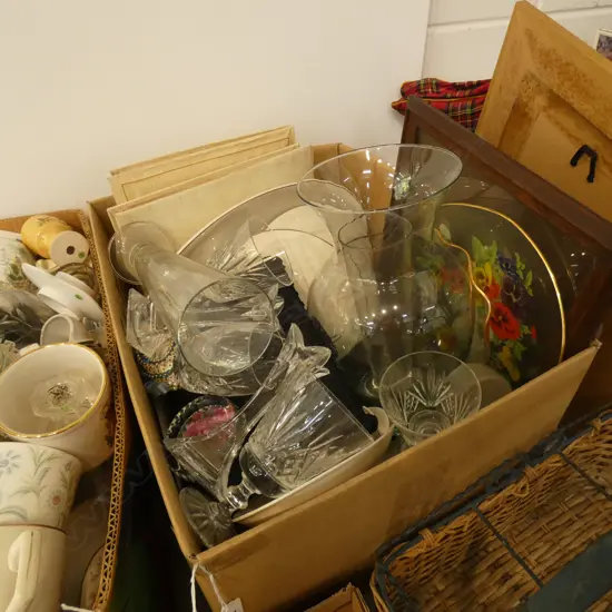 BOX LOT JOHNSON BROS. PART DINNERSET, GLASS VASES ETC