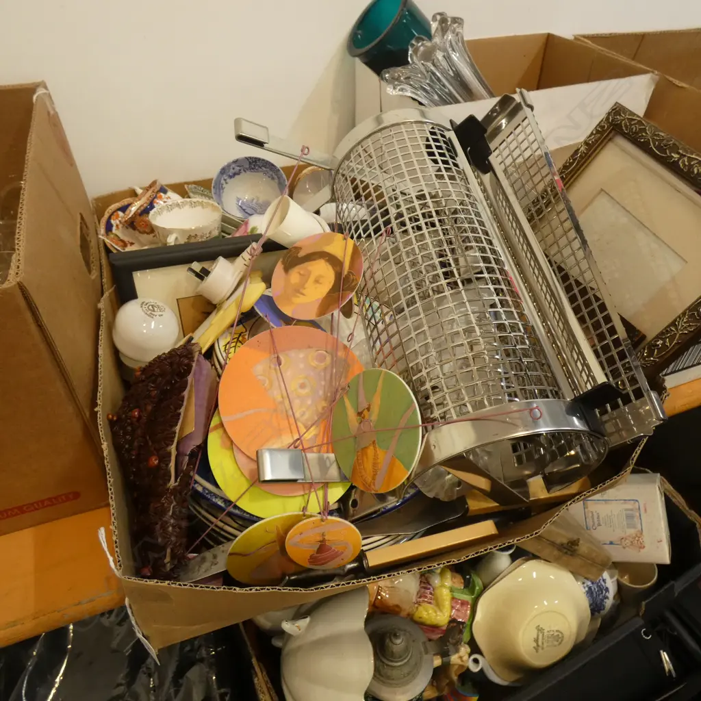 BOX LOT ASST. CERAMICS, LAMP, FRAMES ETC Image 1++