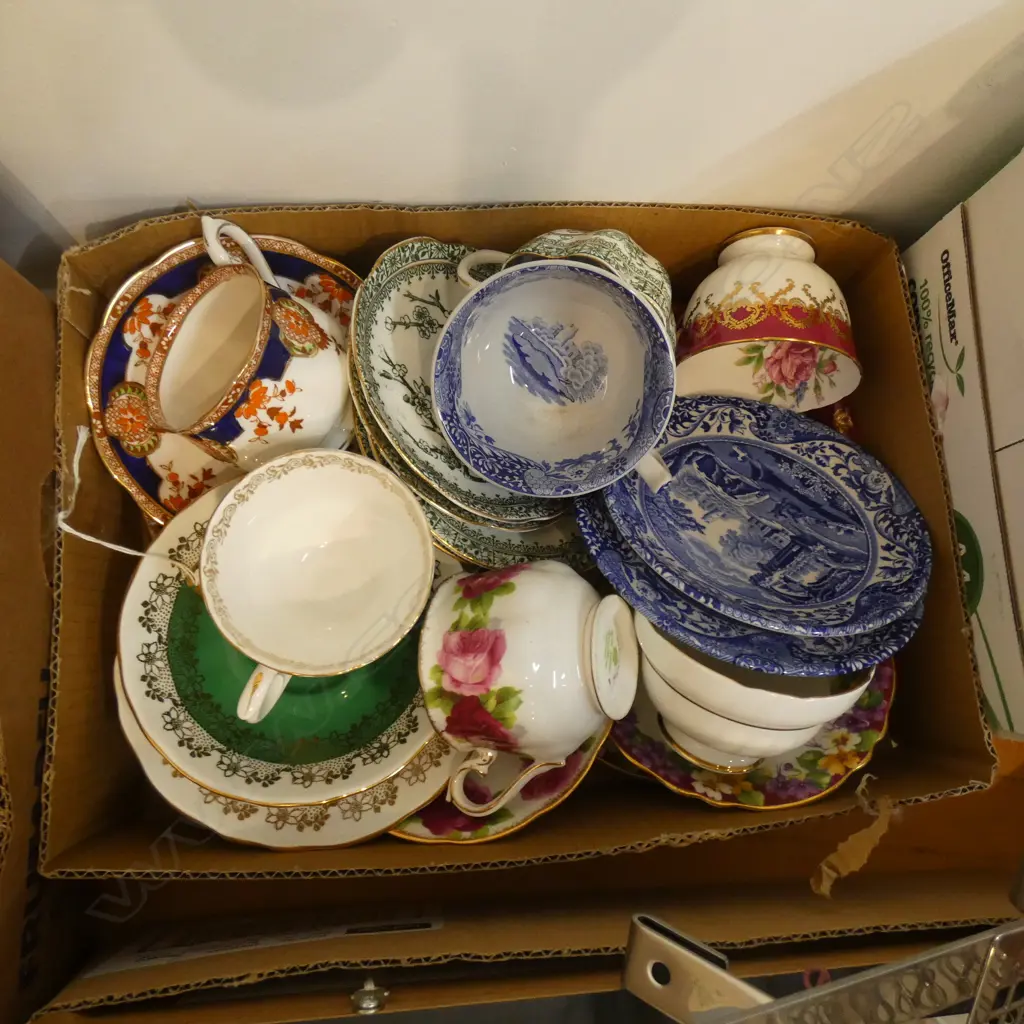6 CHINA TRIOS INCLS OLD ENGLISH ROSES R/ALBERT STAFF. & BLUE & WHITE Image 1++