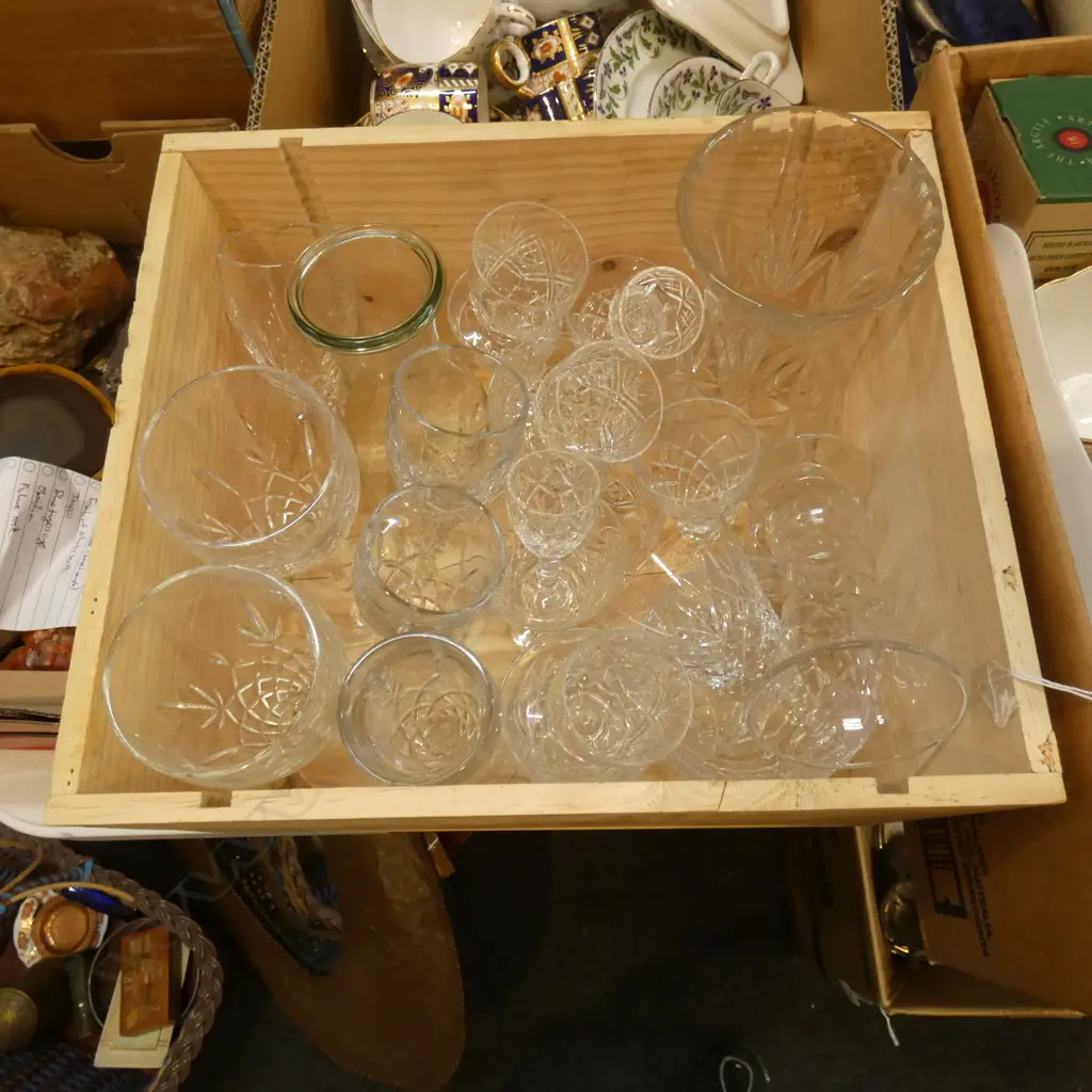 26 CYRSTAL & STEM ITEMS INCLS STEMMED DRINKING GLASSES (BOWL AF) Image 1++