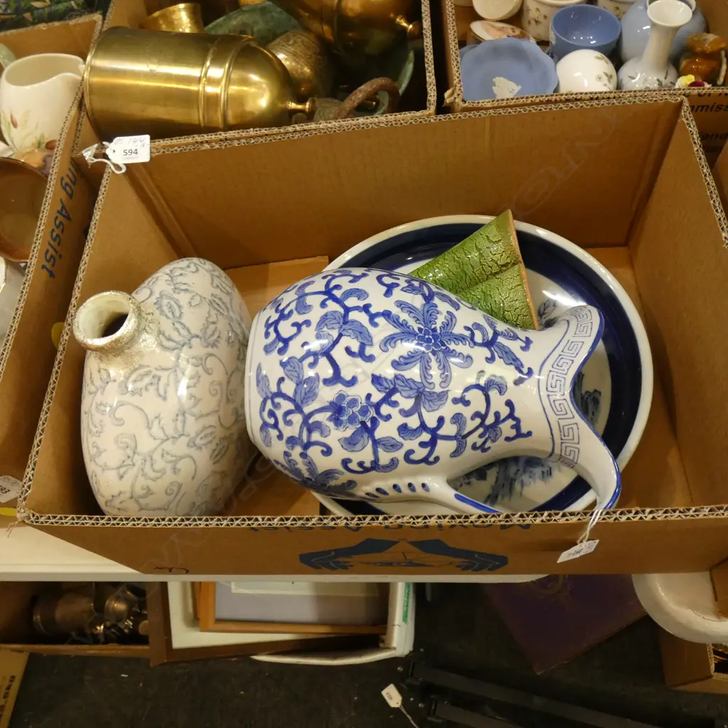 4 ITEMS 3 BLUE AND WHITE, INCLs LGE JUG & PLATTER Dia.310 MM  AND KORU STAND Image 1++