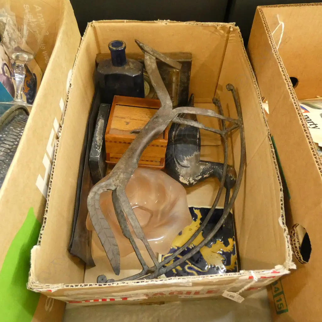 BOX LOT COLLECTABLES INC. WOODEN CIGARETTE DISPENSER Image 1++