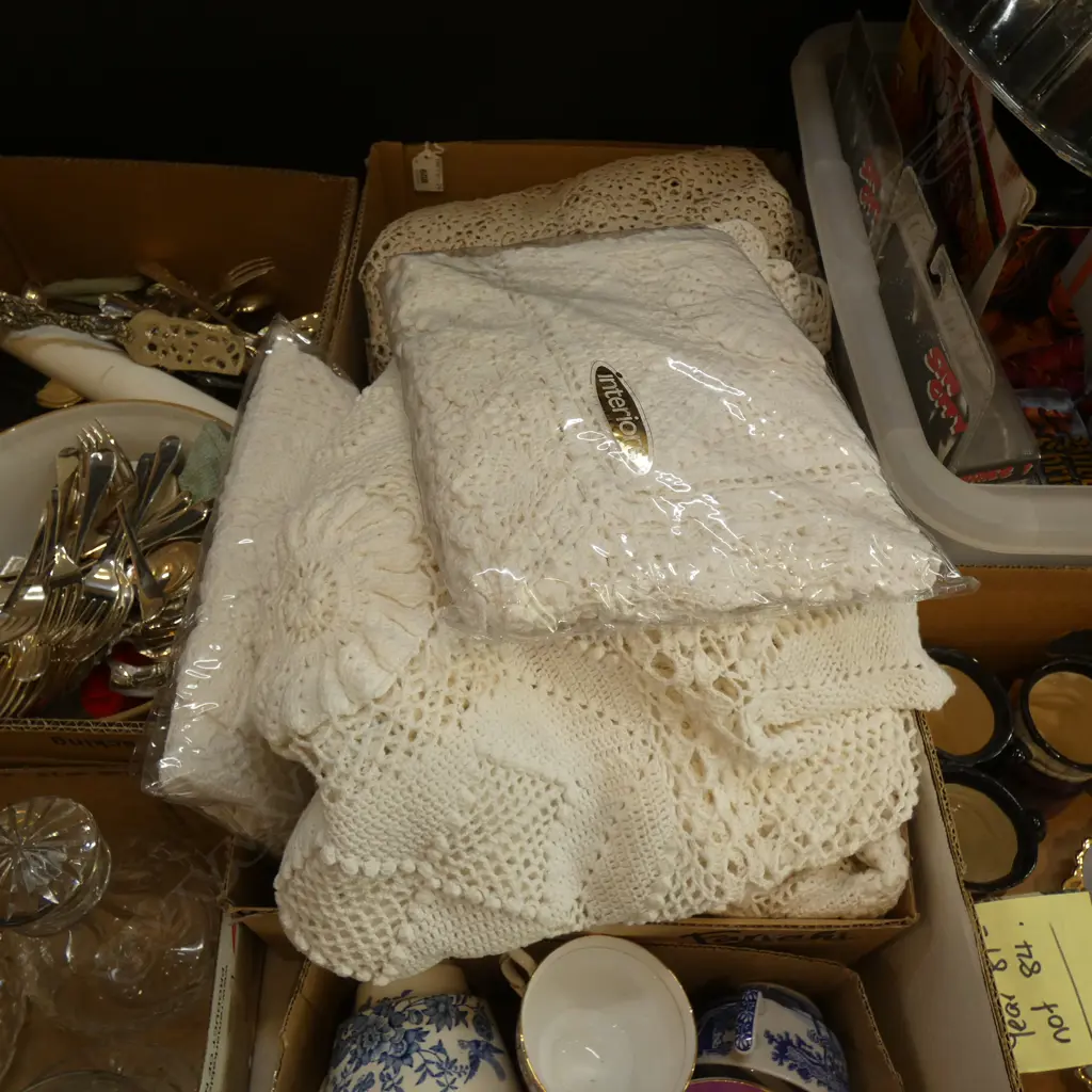 PR WHITE CROCHET PILLOW SHAMS & BEDSPREAD + IVORY CROCHET TABLECLOTH  Image 1++