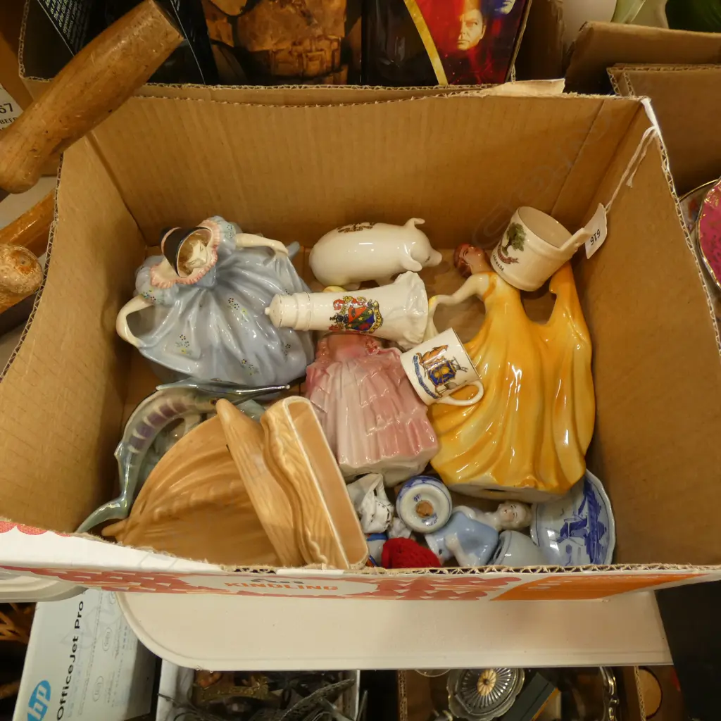 SM BOX LOT FIGURINES & COLLECTABLES INCL SOUVENIR WARE ETC. Image 1++
