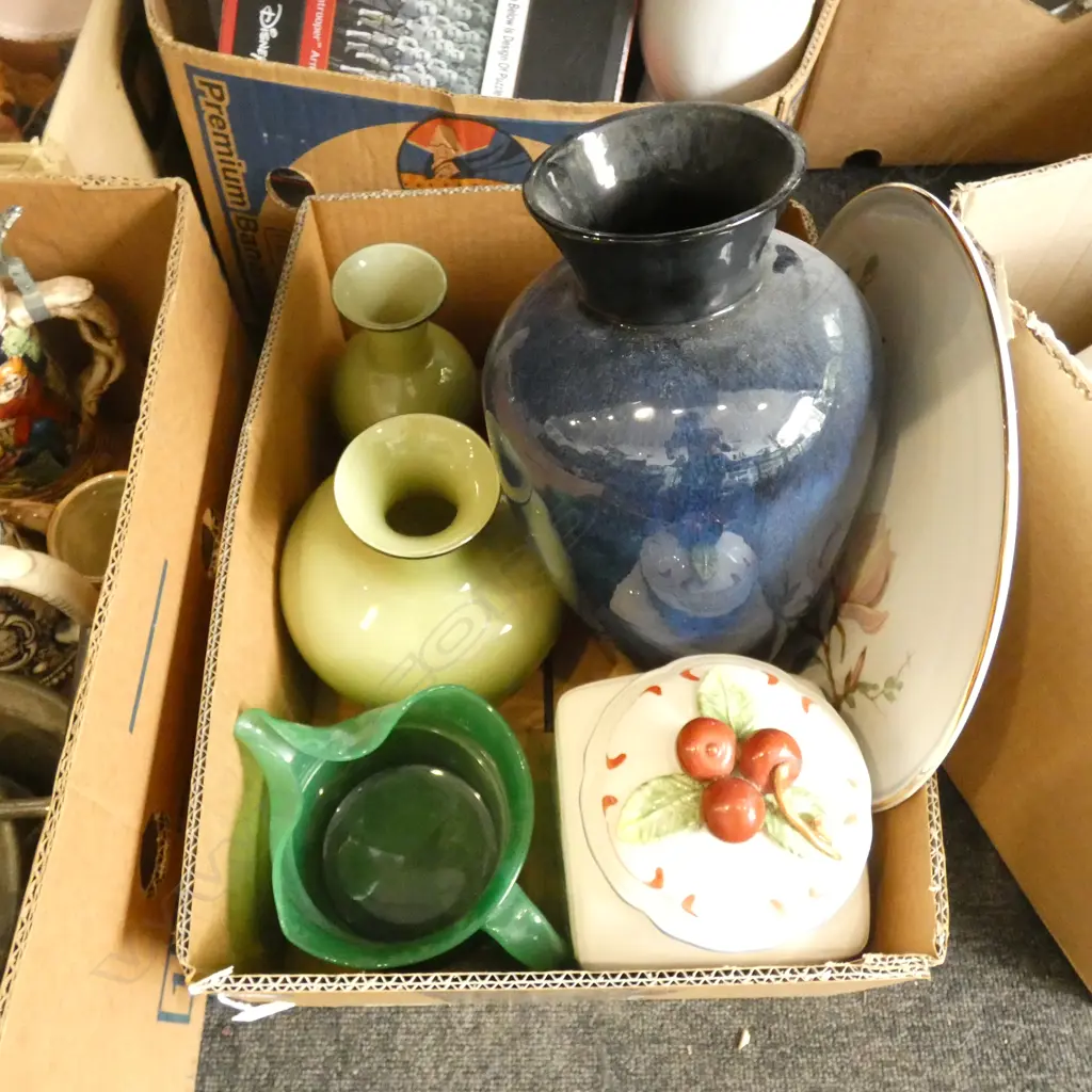BOX LOT ART GLASS VASES ETC Image 1++