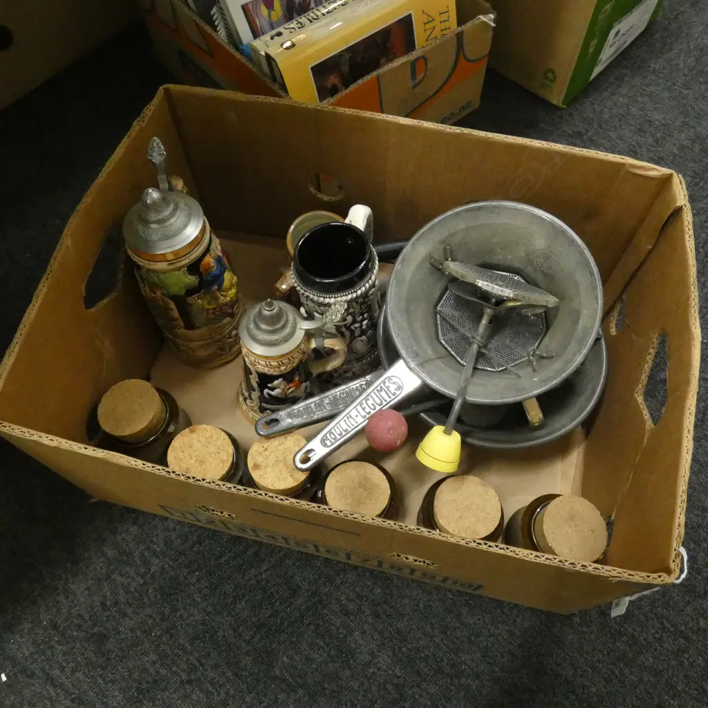 BOX LOT 2 MOULIS, MINCER, 6 TEMUKA SPICE JARS, STEINS ETC Image 1++